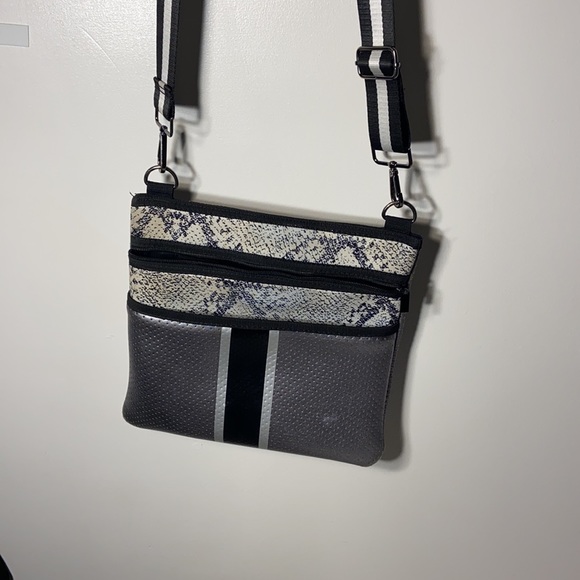 Haute Shore crossbody purse - Picture 3 of 12